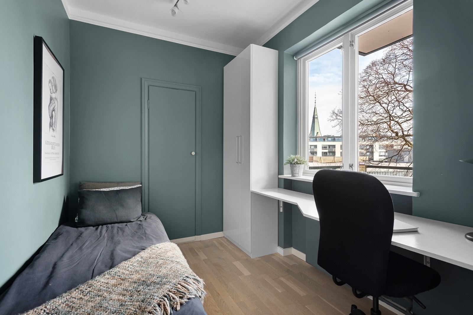 Soverom 2 kan brukes som både gjesterom og kontor Galleribilde