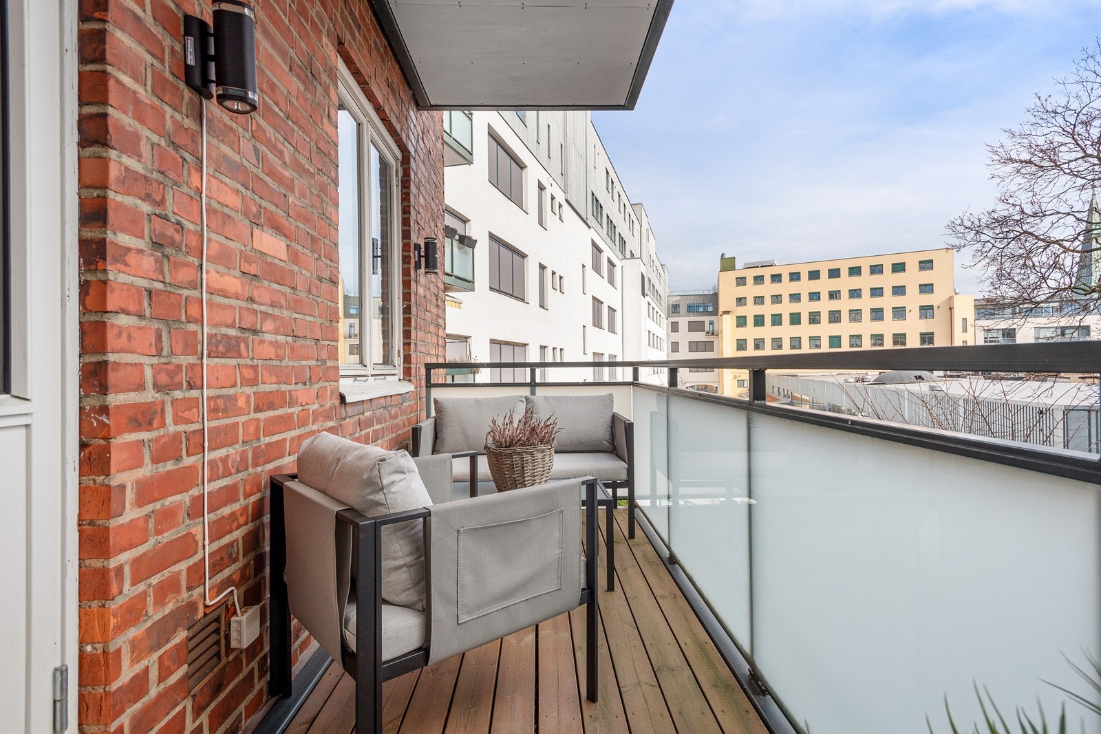 Her kan du nyte morgenkaffen i rolige omgivelser Galleribilde