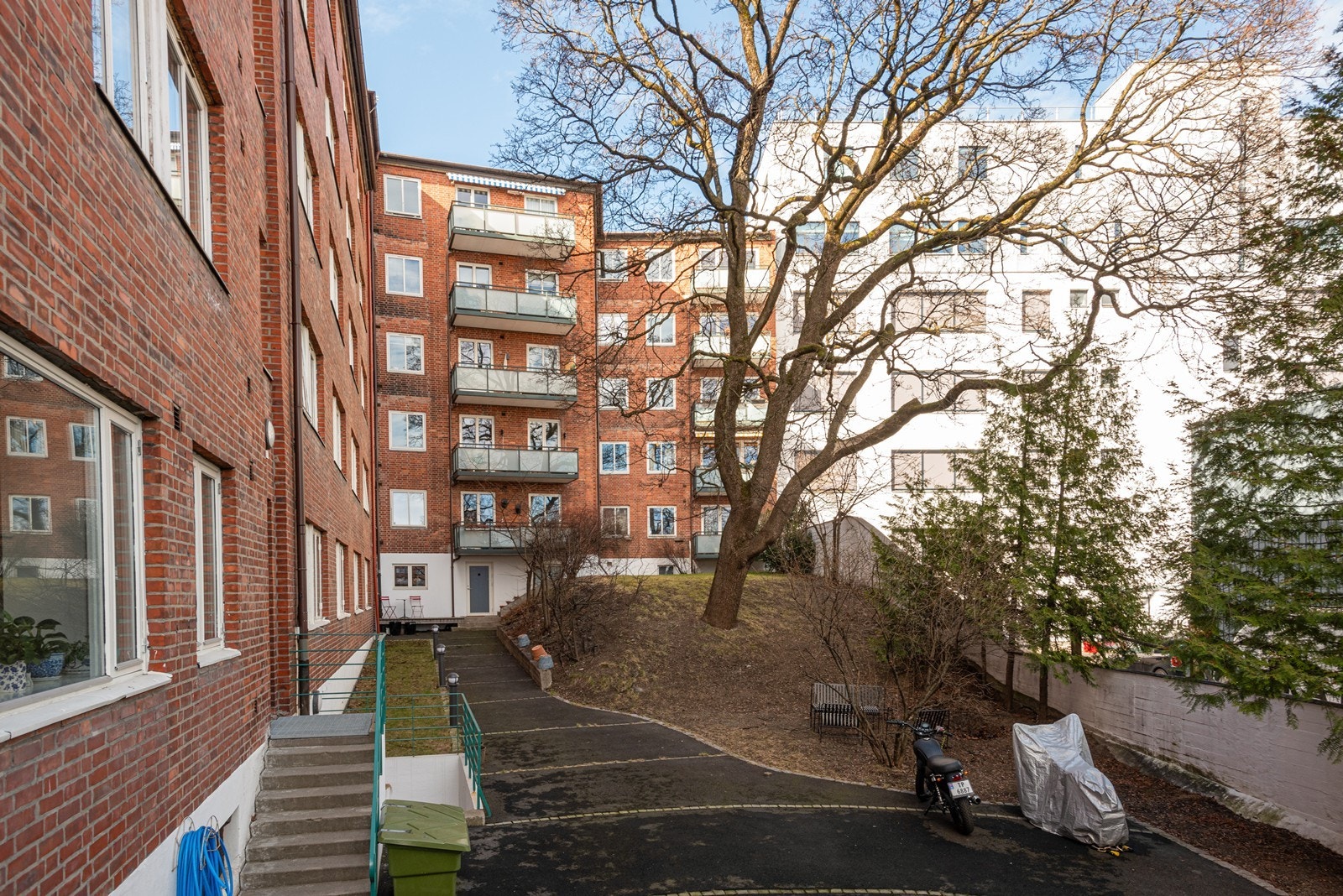 Bakgård Galleribilde