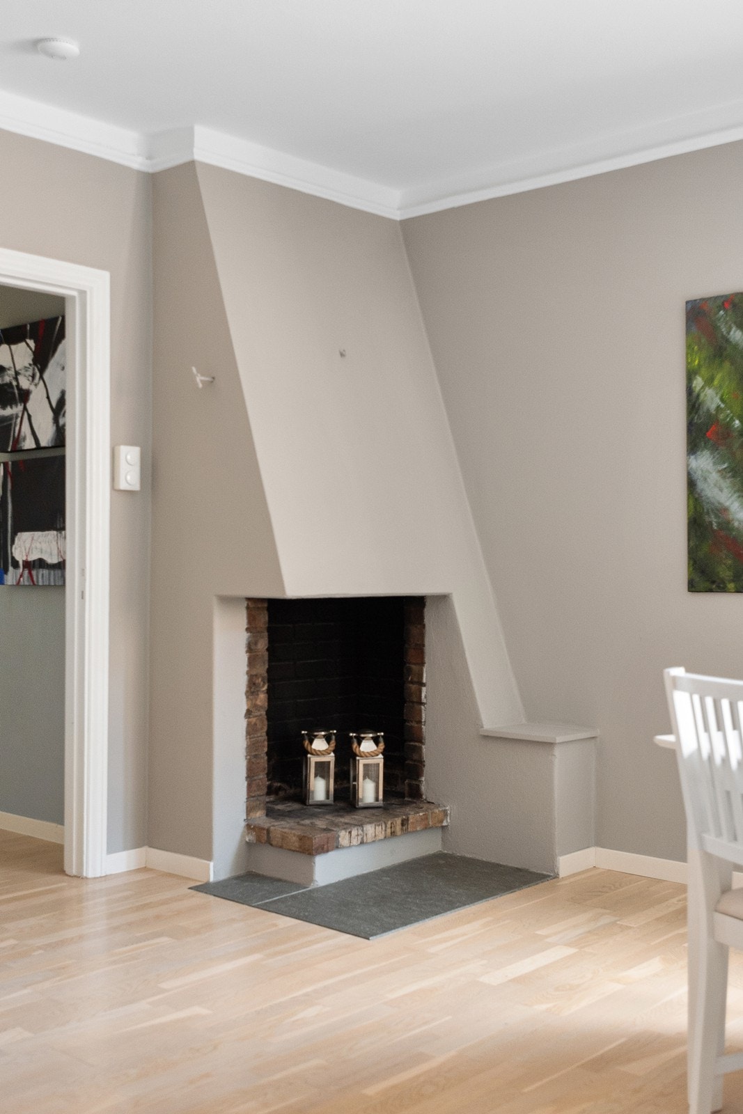 Sjarmerende ildsted som bidrar til både varme og atmosfære Galleribilde