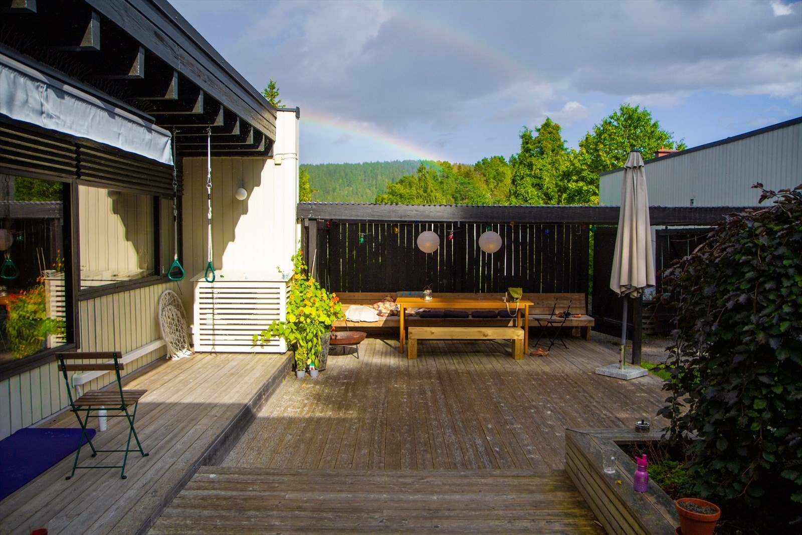 Da bebyggelsen bare er lav rundt om boligen, så er det stort sett alltid sol Galleribilde