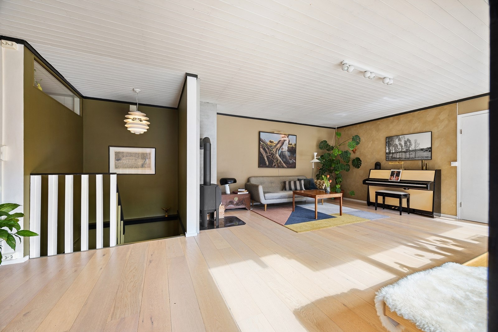 Adkomst til kjelleretasjen fra stuen. Galleribilde