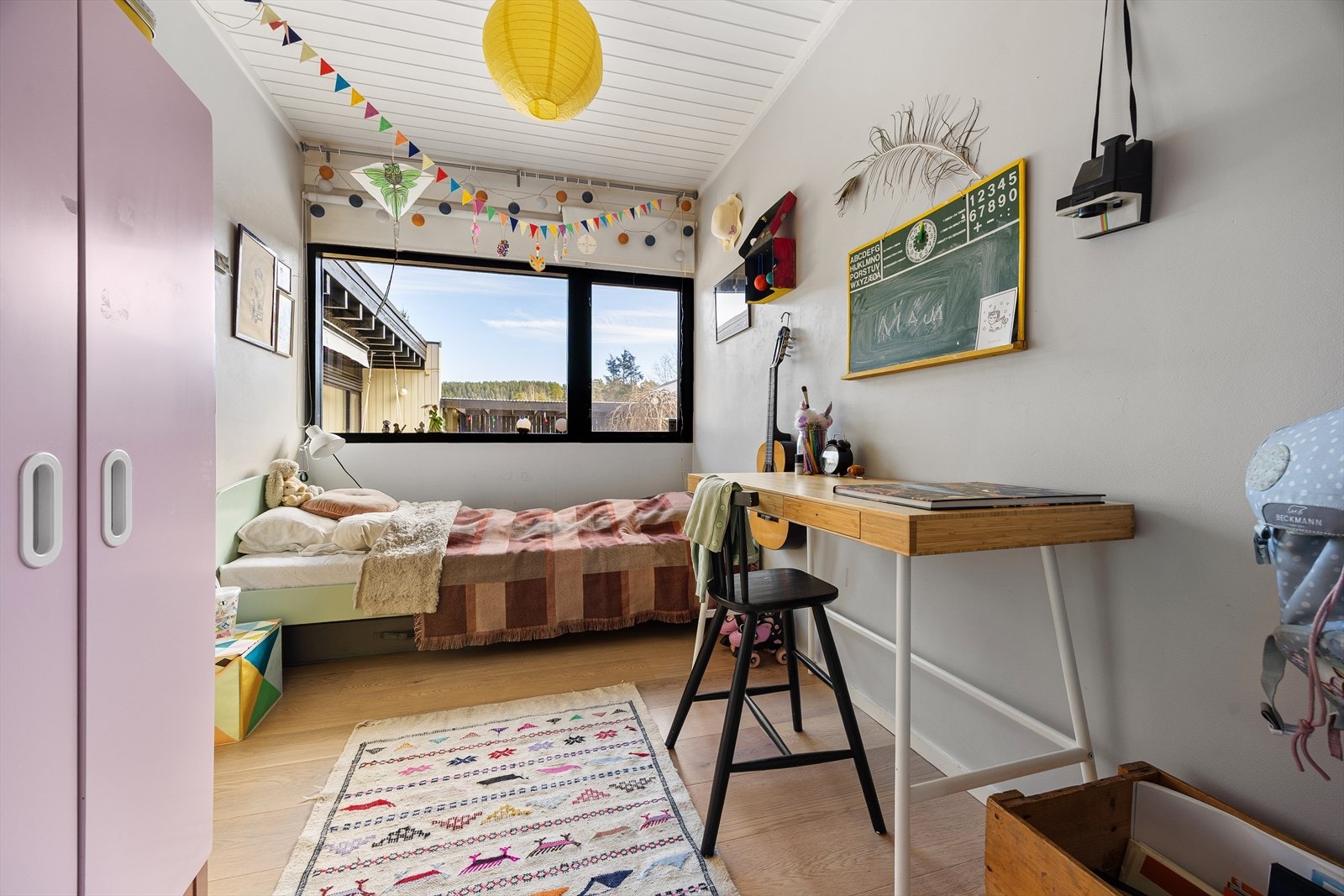 Andre soverom i 1. etasjen med adkomst fra kjøkkenet. Galleribilde