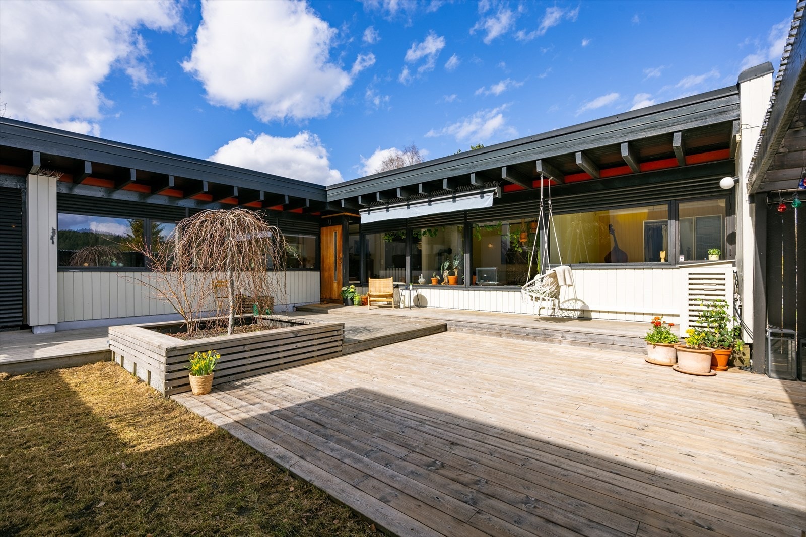 I tillegg til pergola er det også installert markise Galleribilde