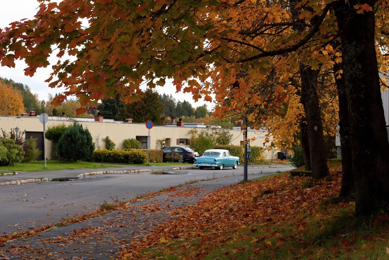 Kort gåtur til både T-bane og buss Galleribilde