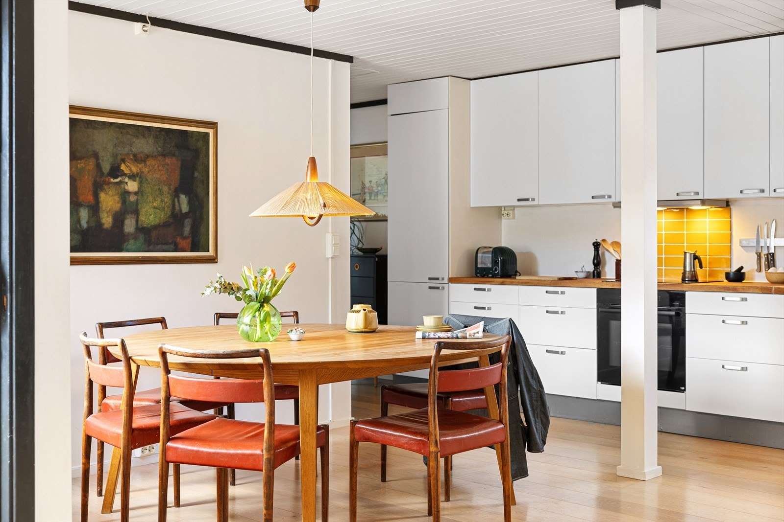 Kjøkkenet med folierte fronter Galleribilde