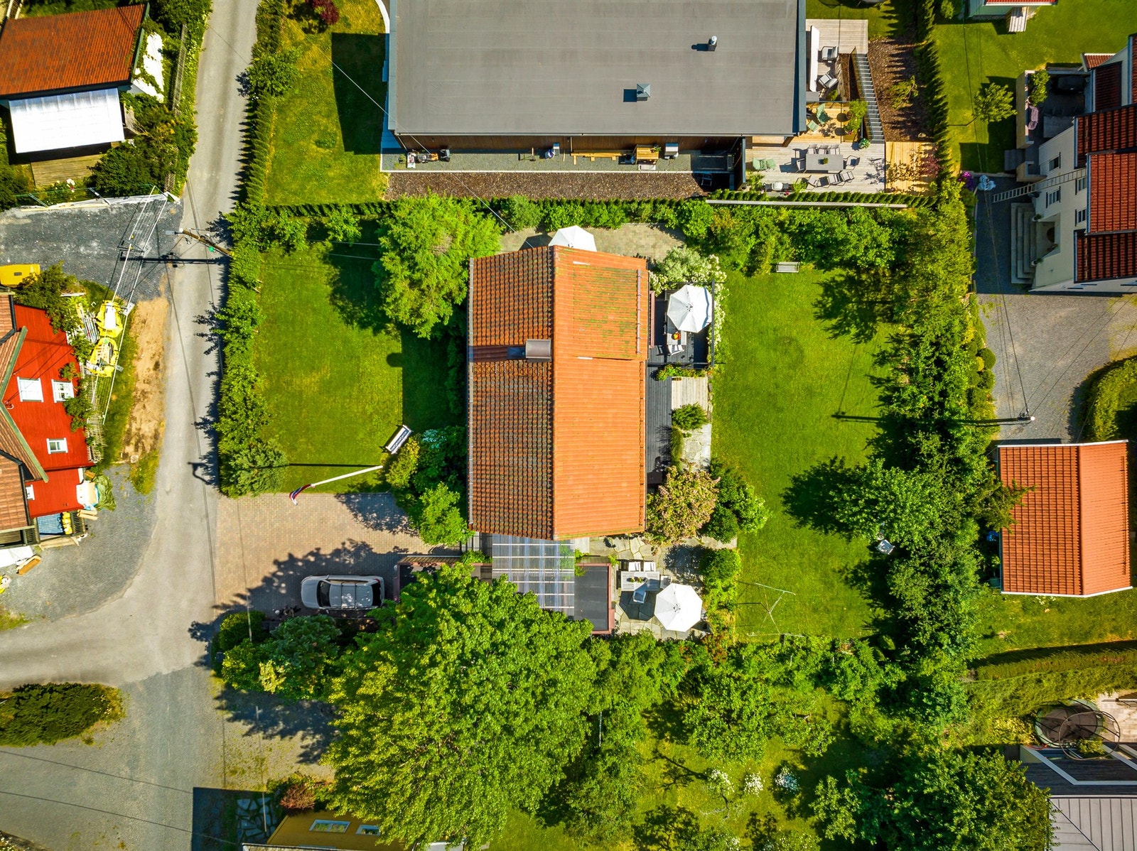 Fra boligen er det kort og enkel gangavstand til alt av skoler og barnehager Galleribilde