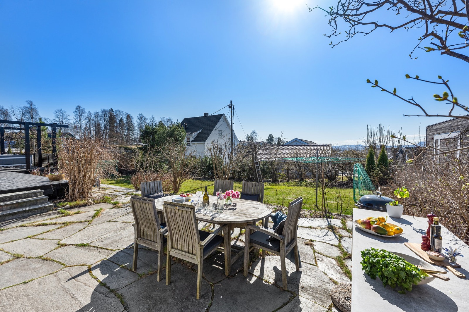 Tomten er pent opparbeidet (se sommerbilder lenger bak i bildekarusellen) Galleribilde