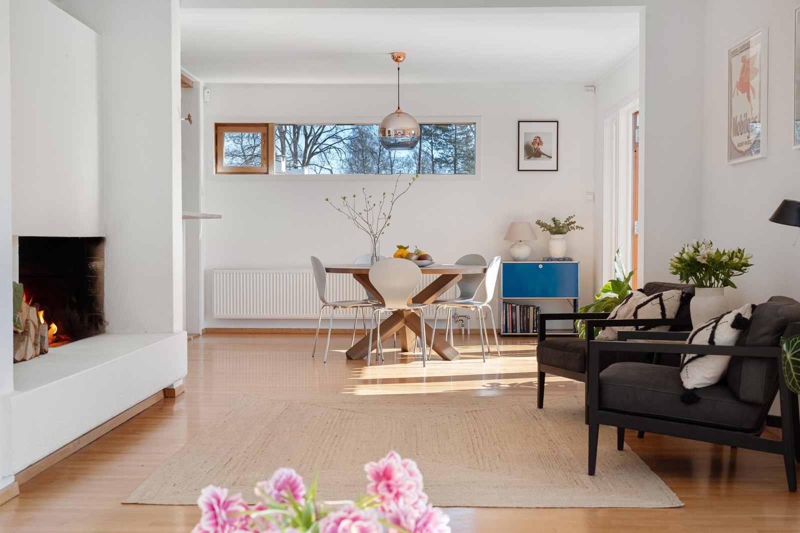 Spisestue/stue Galleribilde