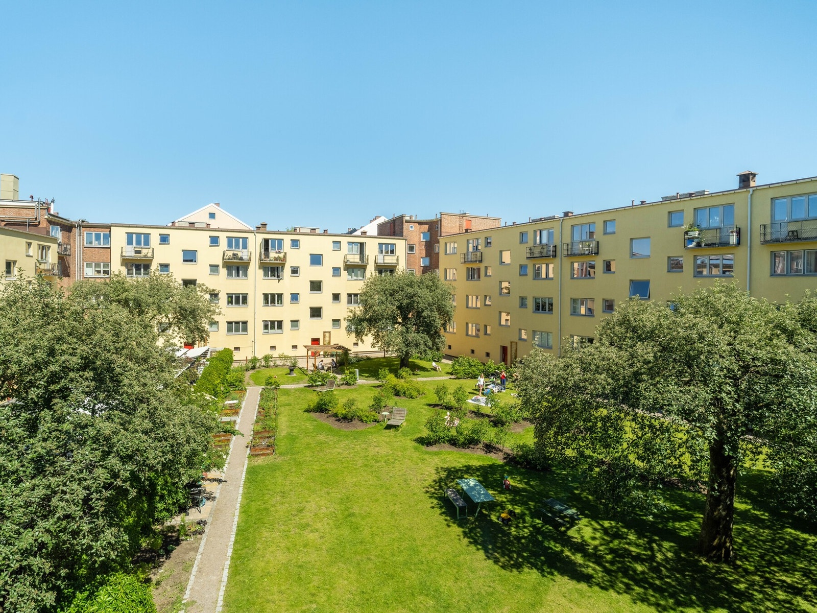 Nå befinner vi oss i den andre bakgården. Galleribilde