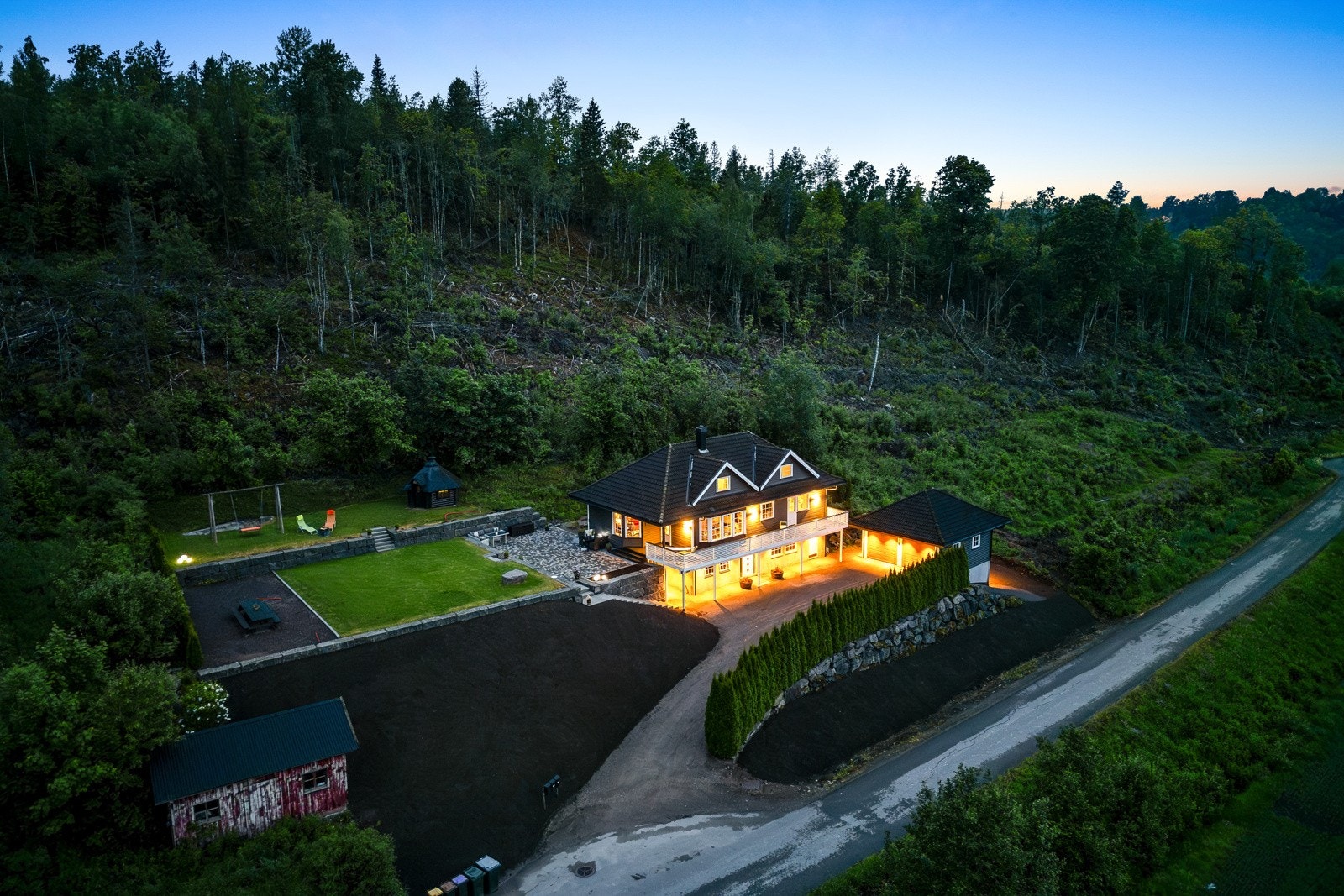 Myreveien 318 en flott bolig som kombinerer moderne komfort med landlig sjarm. Galleribilde