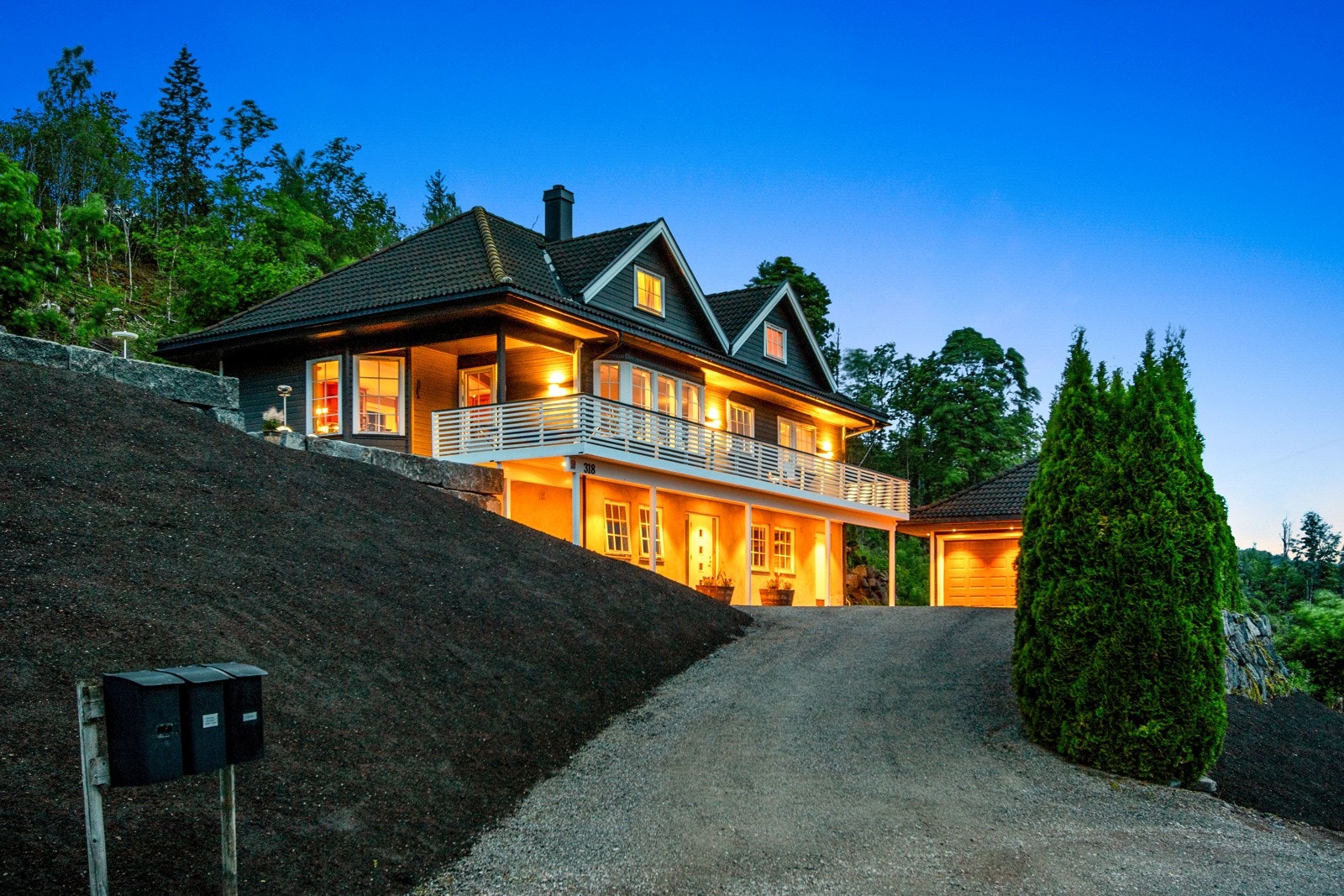 Det er umiddelbar nærhet til skog og mark med et rikt dyre- og fugleliv. Galleribilde