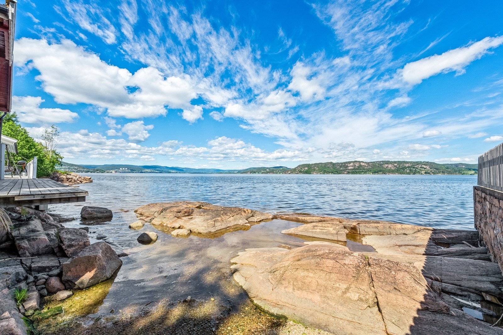 Egen strand/badeplass på siden av eiendommen. Perfekt for de minste i familien Galleribilde