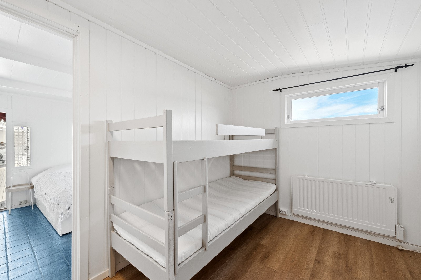 Rom innenfor soverommet i annekset er innredet som ekstra soveplass (ikke godkjent varig opphold) Galleribilde