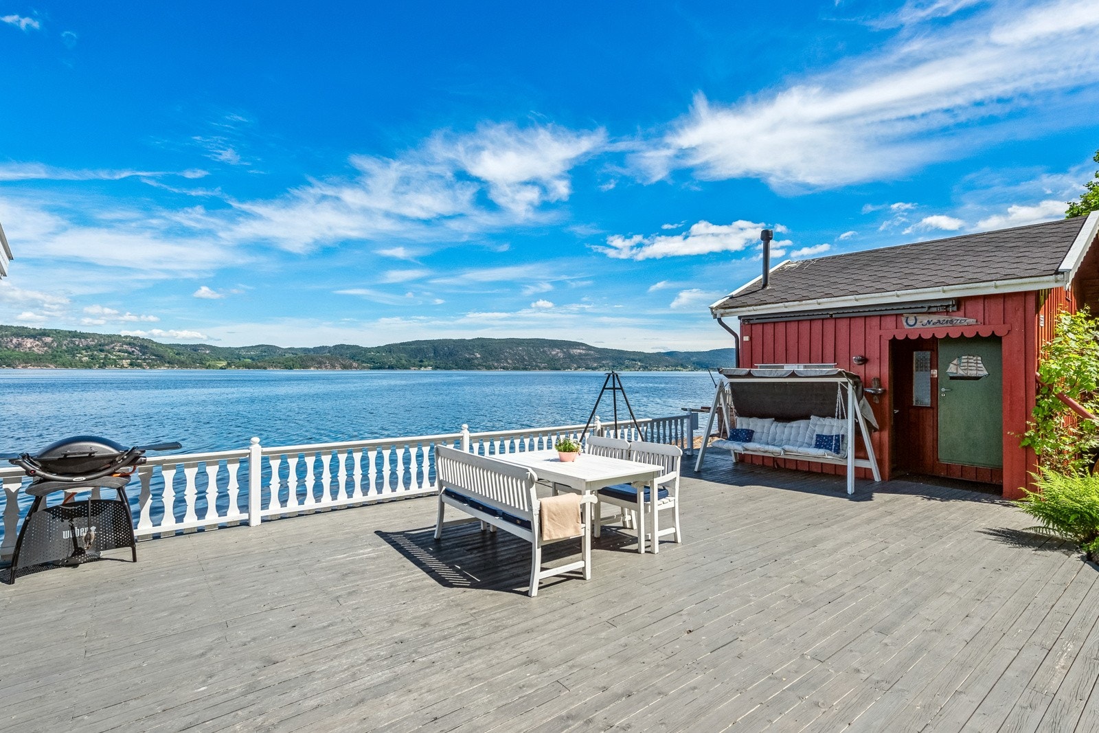Terrasseområdet har stor boltringsplass, og fantastiske solforhold Galleribilde