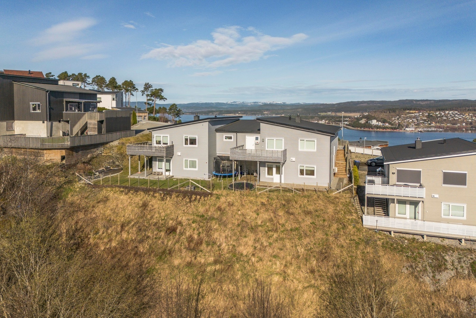 Eiendommen ligger i et barnevennlig boligområde på Løsberga Galleribilde