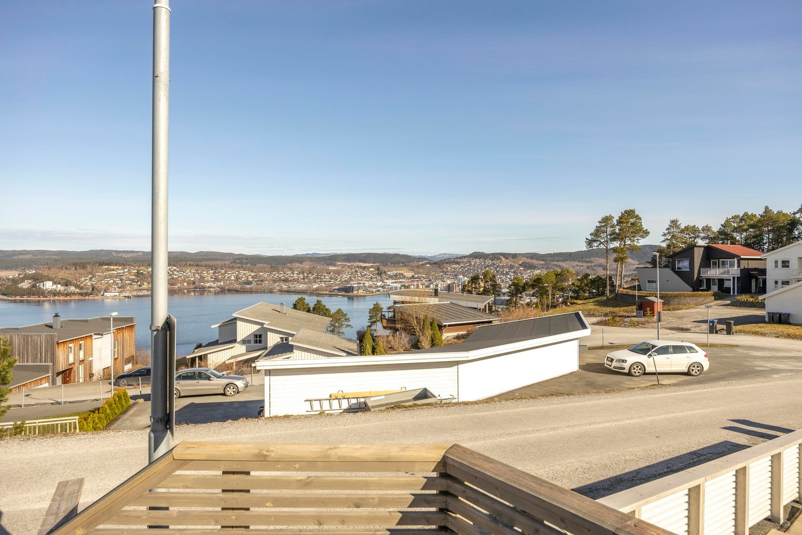 Utsikt mot sjøen og Steinkjer sentrum! Galleribilde