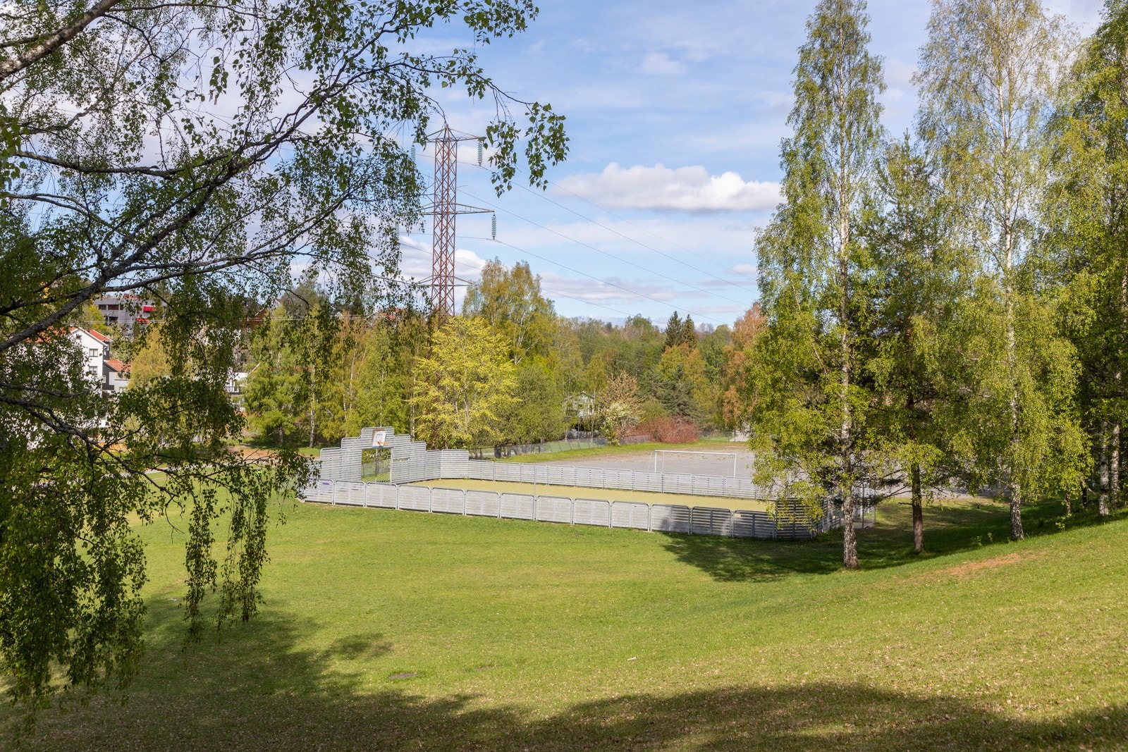 Mærradalen - Borettslaget nærmeste nabo og starten på enhver aktivitet. Galleribilde