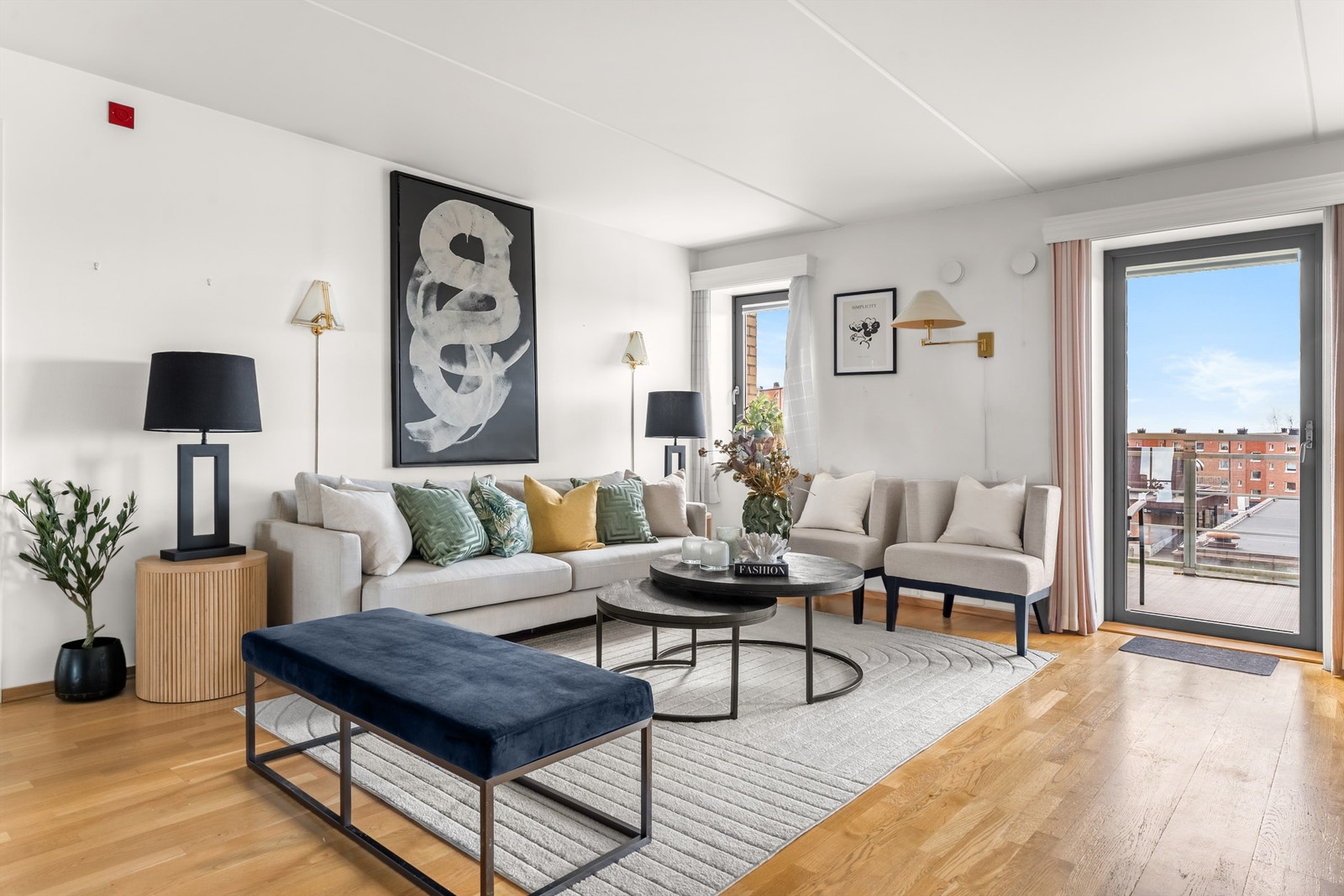 Her er det god plass til sofagruppe med tilhørende møblement. Galleribilde