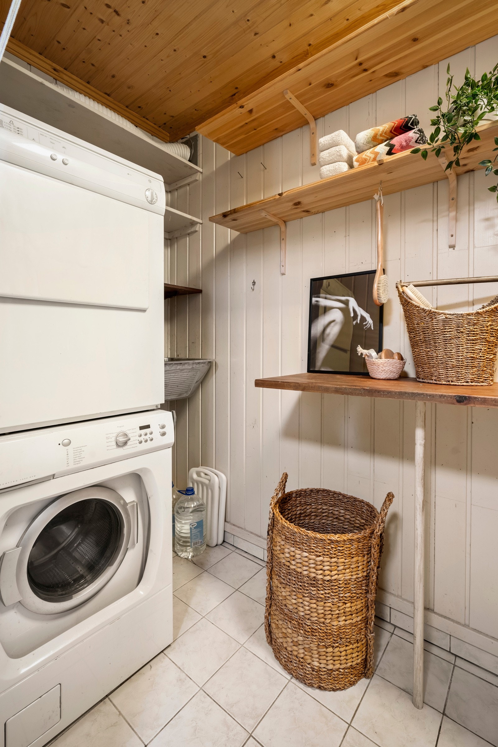 Vaskerom med adkomst via gang. Galleribilde