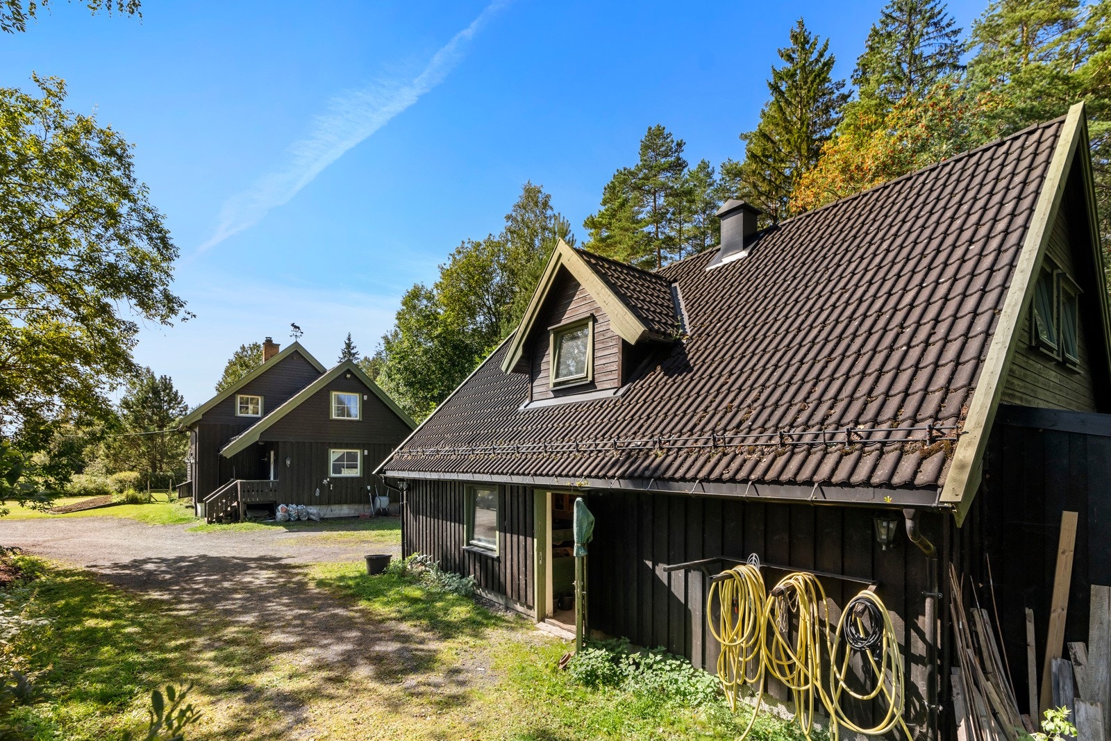 Eiendommen er på totalt ca. 6 mål. Galleribilde