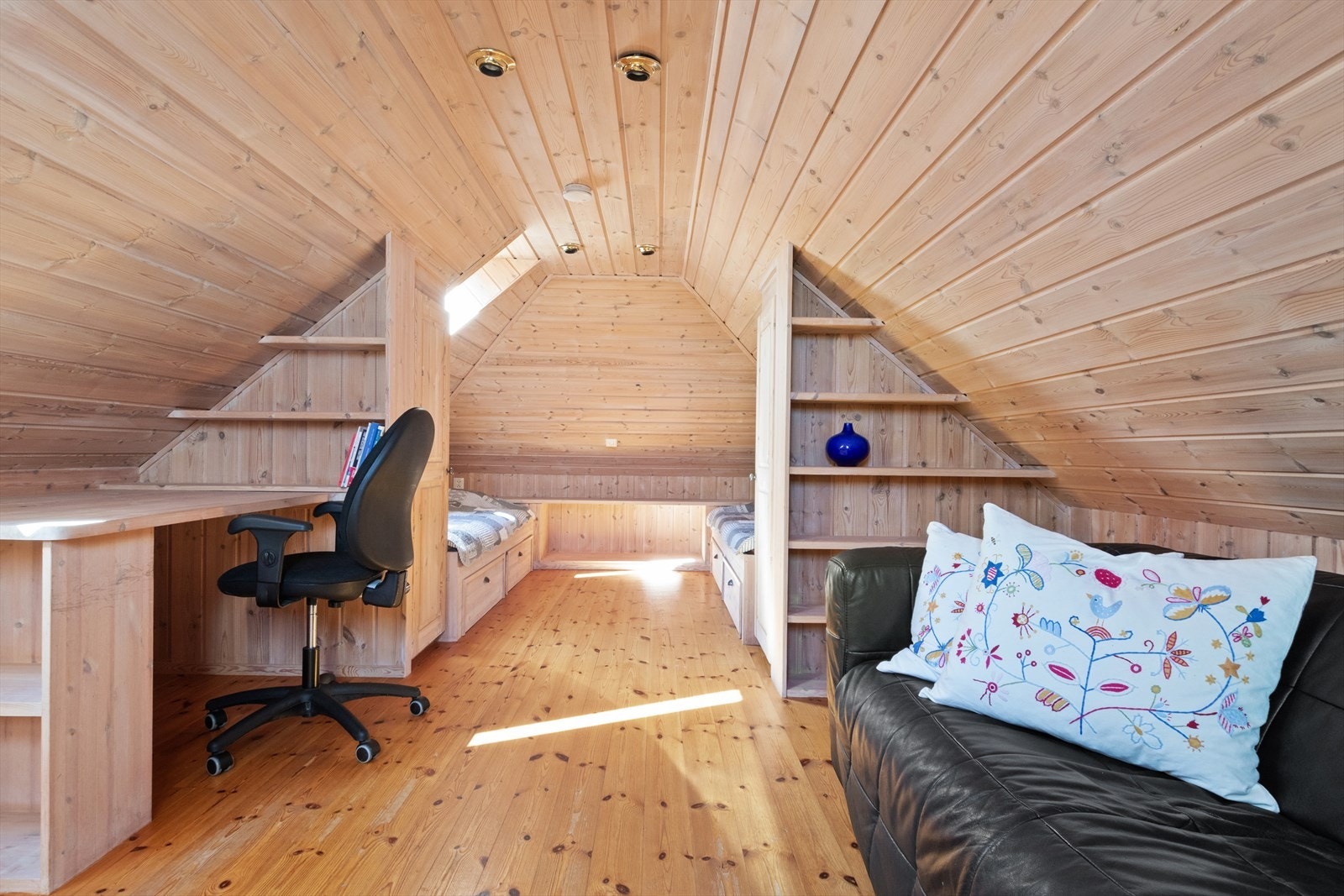 Loft over garasjen, det det gjøres oppmerksom på at dette ikke er omsøkt hos kommunen. Galleribilde