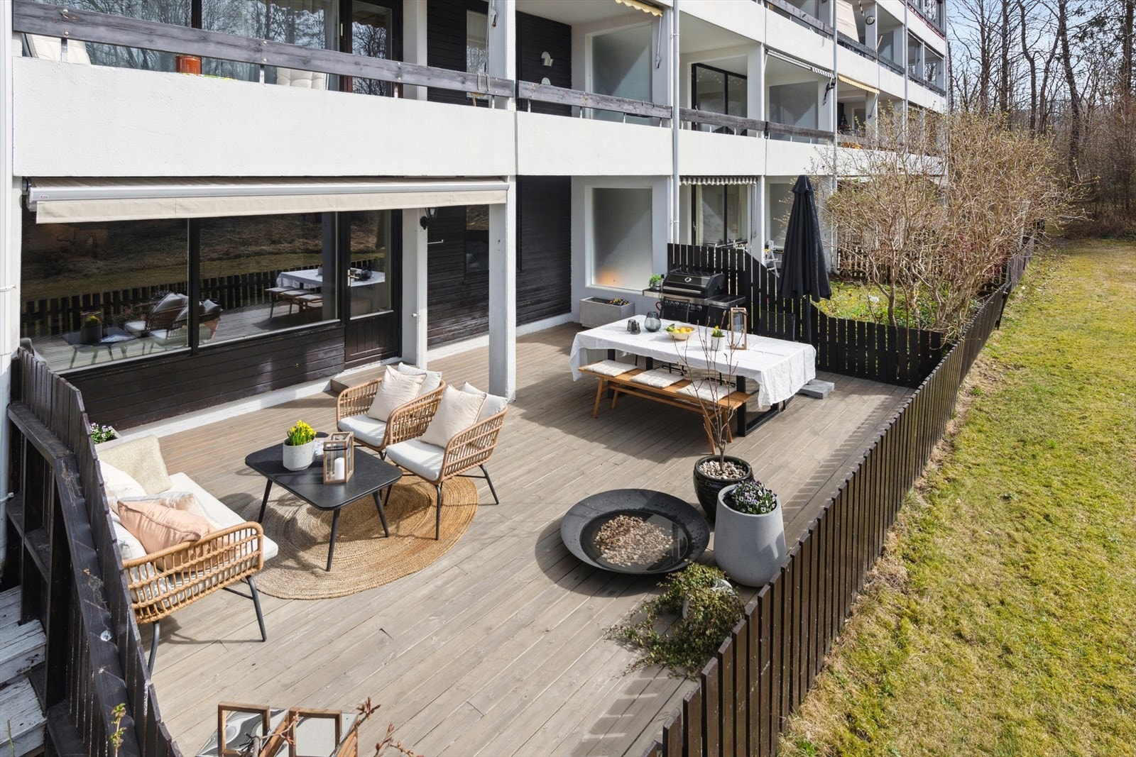 Landingsveien 76 er en lys og moderne 4-roms andelsleilighet med stor og skjermet uteplass. Galleribilde