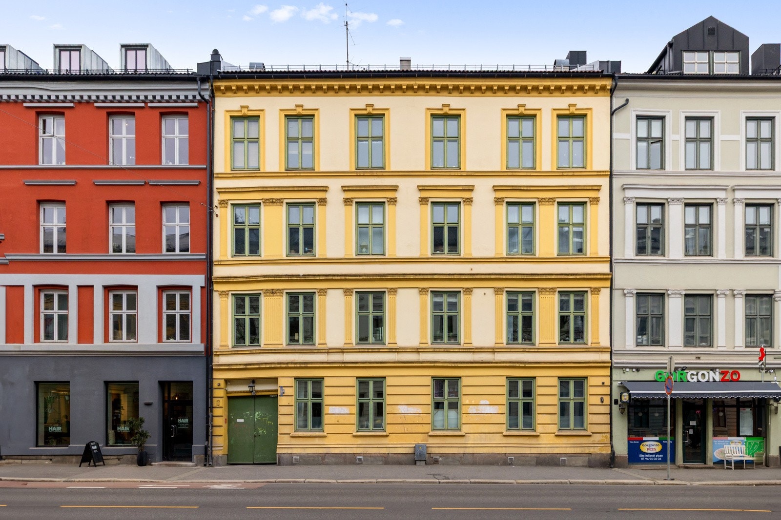 Boligen har tilgang fra gateplan, men ligger i bakbygning i indre gård Galleribilde