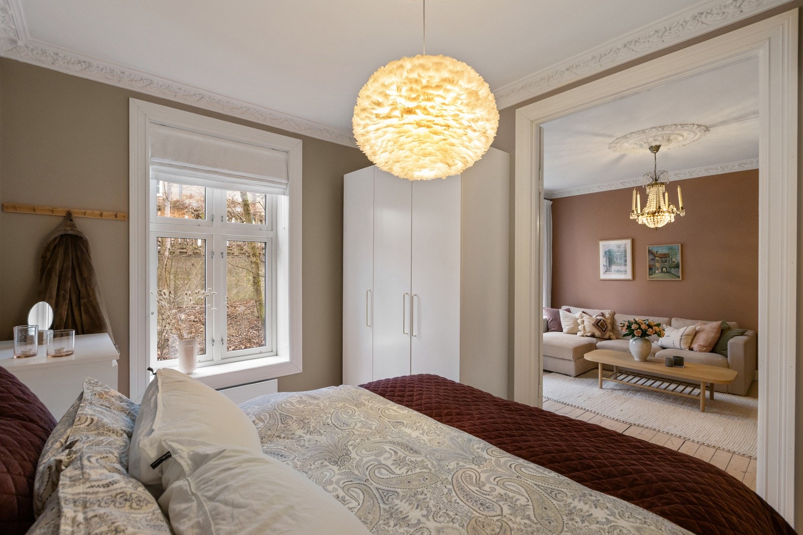 Hovedsoverommet er romslig og har god plass til dobbeltsengen Galleribilde