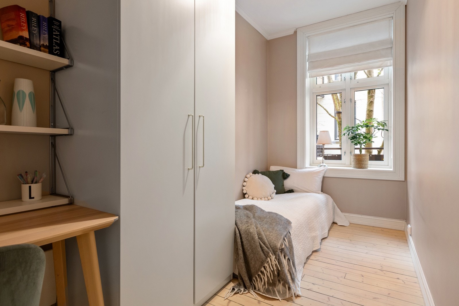 Soverom 2 med plass til større seng Galleribilde