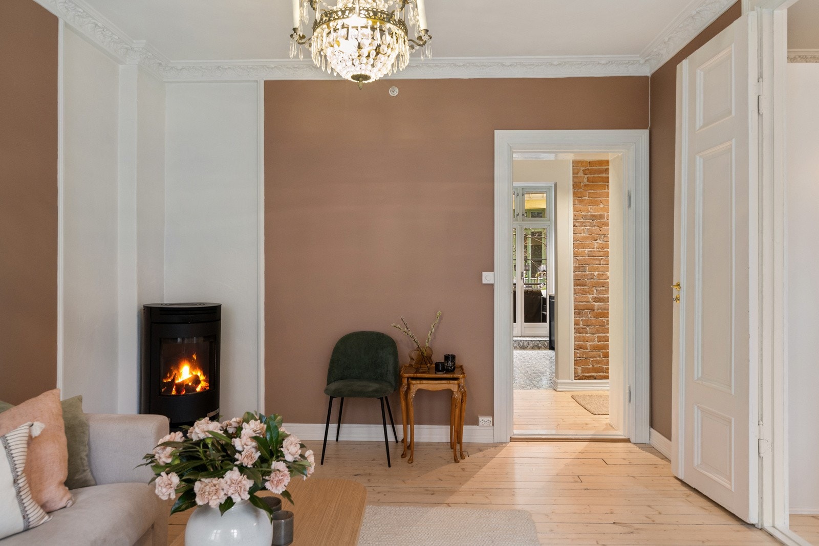 Originale og behandlede tregulv i boligen Galleribilde