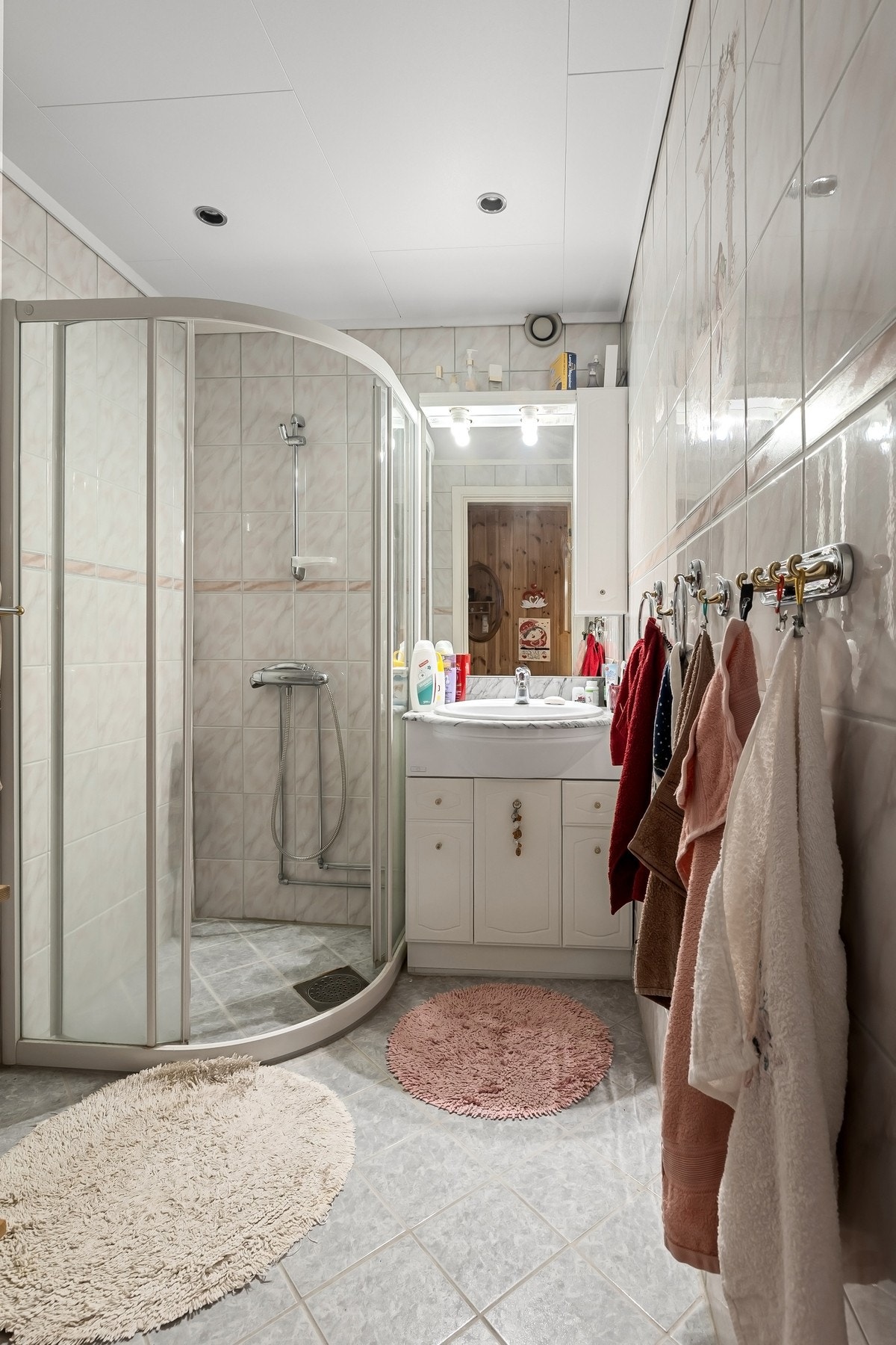 Flislagt baderom med varme i gulv. Galleribilde