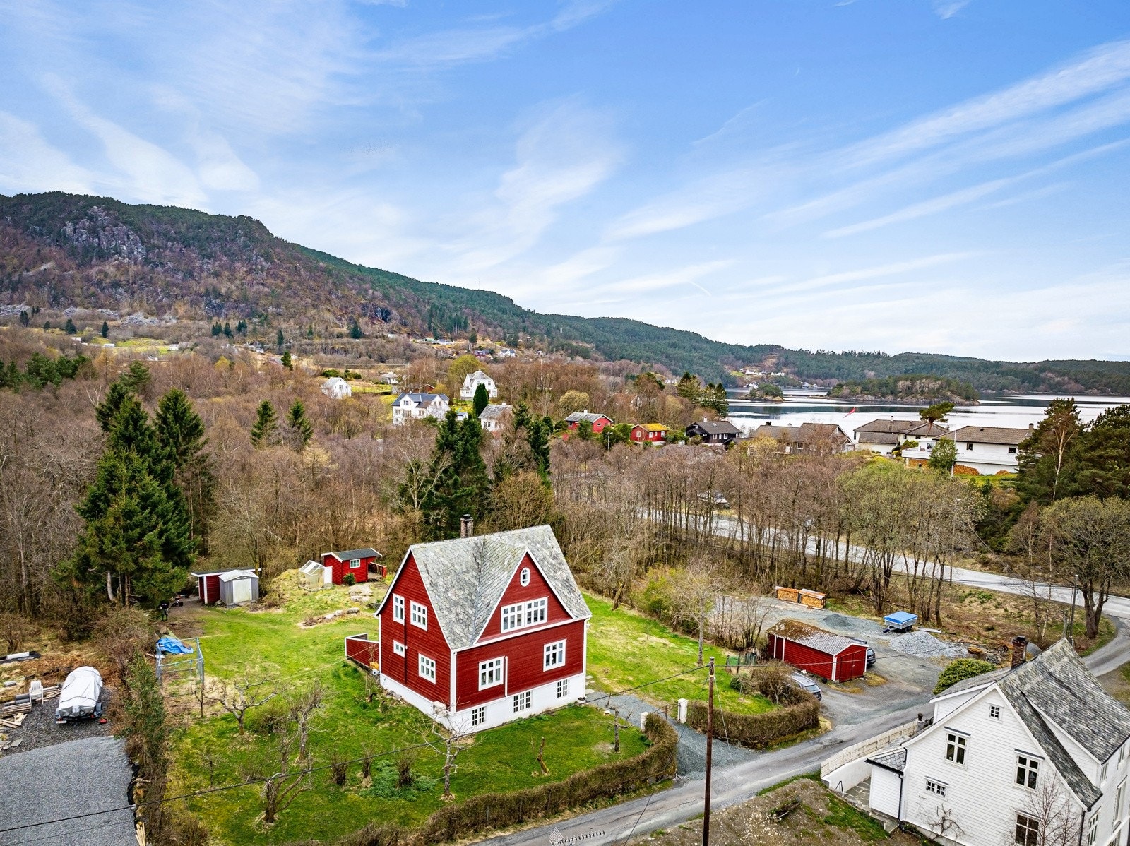 Sjarmerende enebolig med stor hage og terrasse Galleribilde