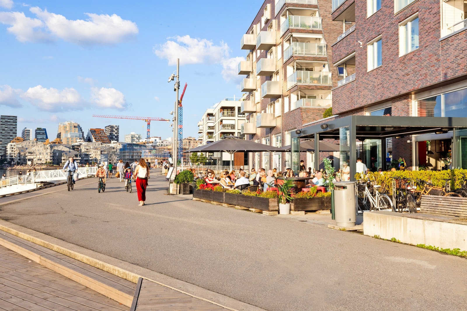Sørenga byr på flere spennende restaurantopplevelser med nydelig utsyn til sjøen. Galleribilde