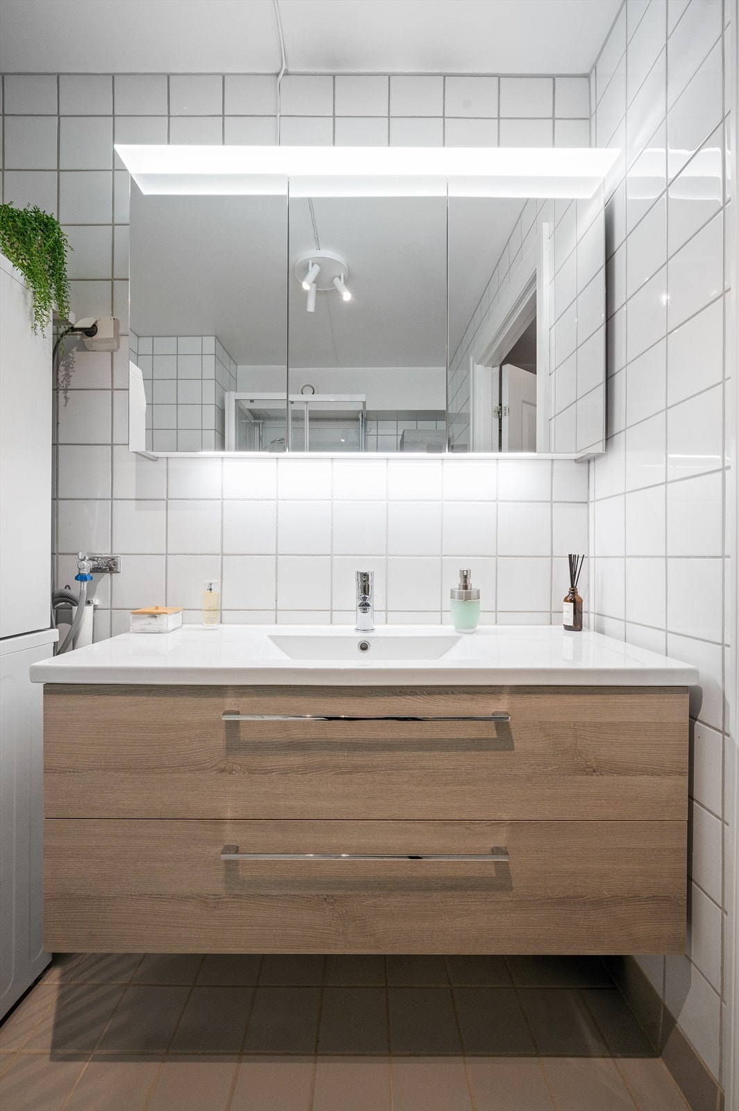Badet er påkostet med nyere innredning Galleribilde