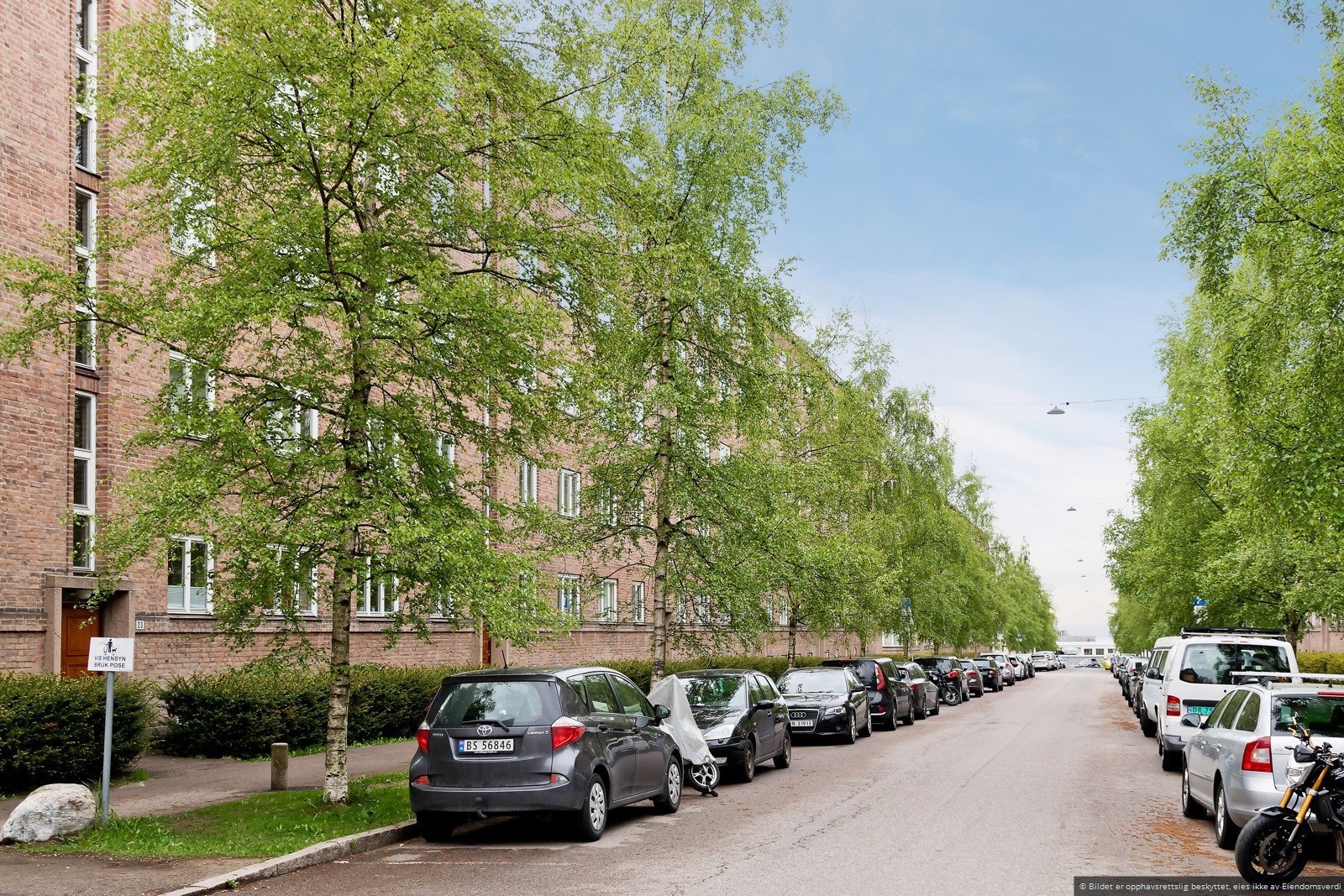 Det er godt tilbud av offentlig transport med både trikk, buss og t-bane og i tillegg er det gangavstand til Løkka, Torshov, Carl Berner og Tøyen. Galleribilde