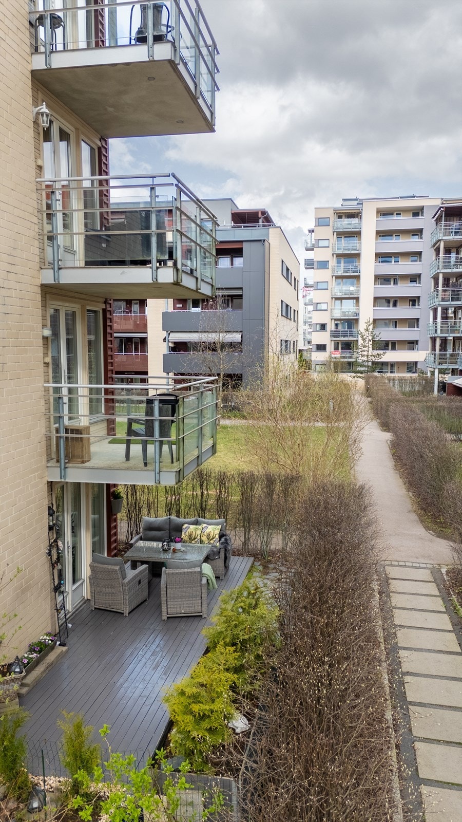 Uteplassen er vendt inn mot skjermede fellesarealer. Galleribilde