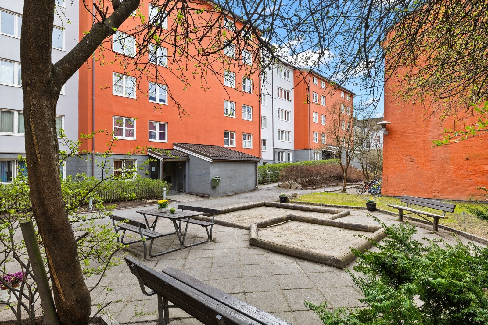 Bakgård Galleribilde