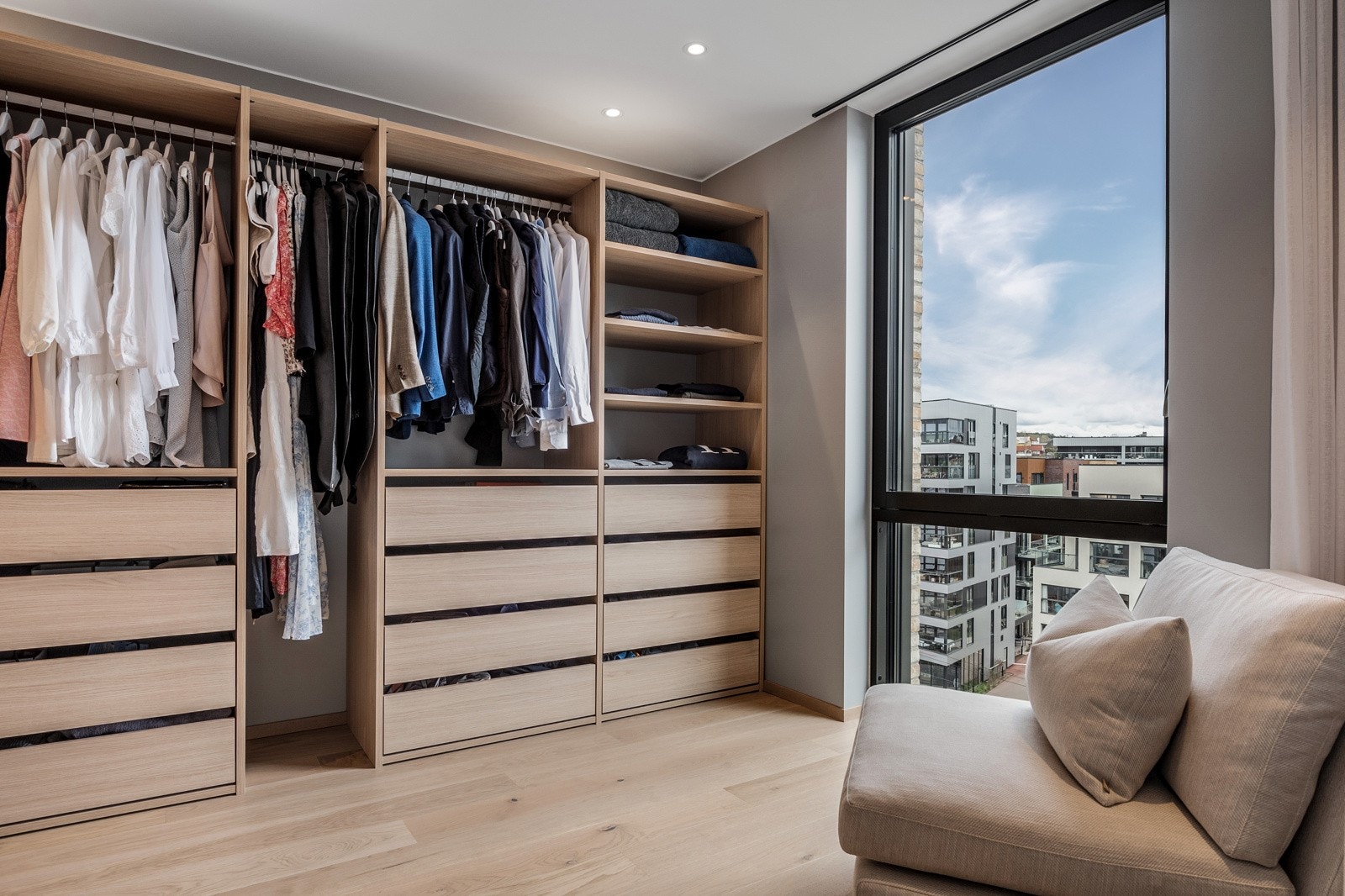 Garderoberom. Galleribilde