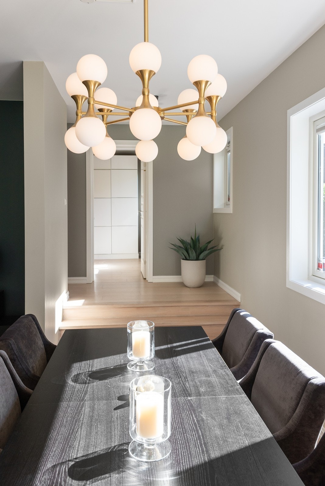 Enkel tilgang fra kjøkkenet til spisestuen Galleribilde