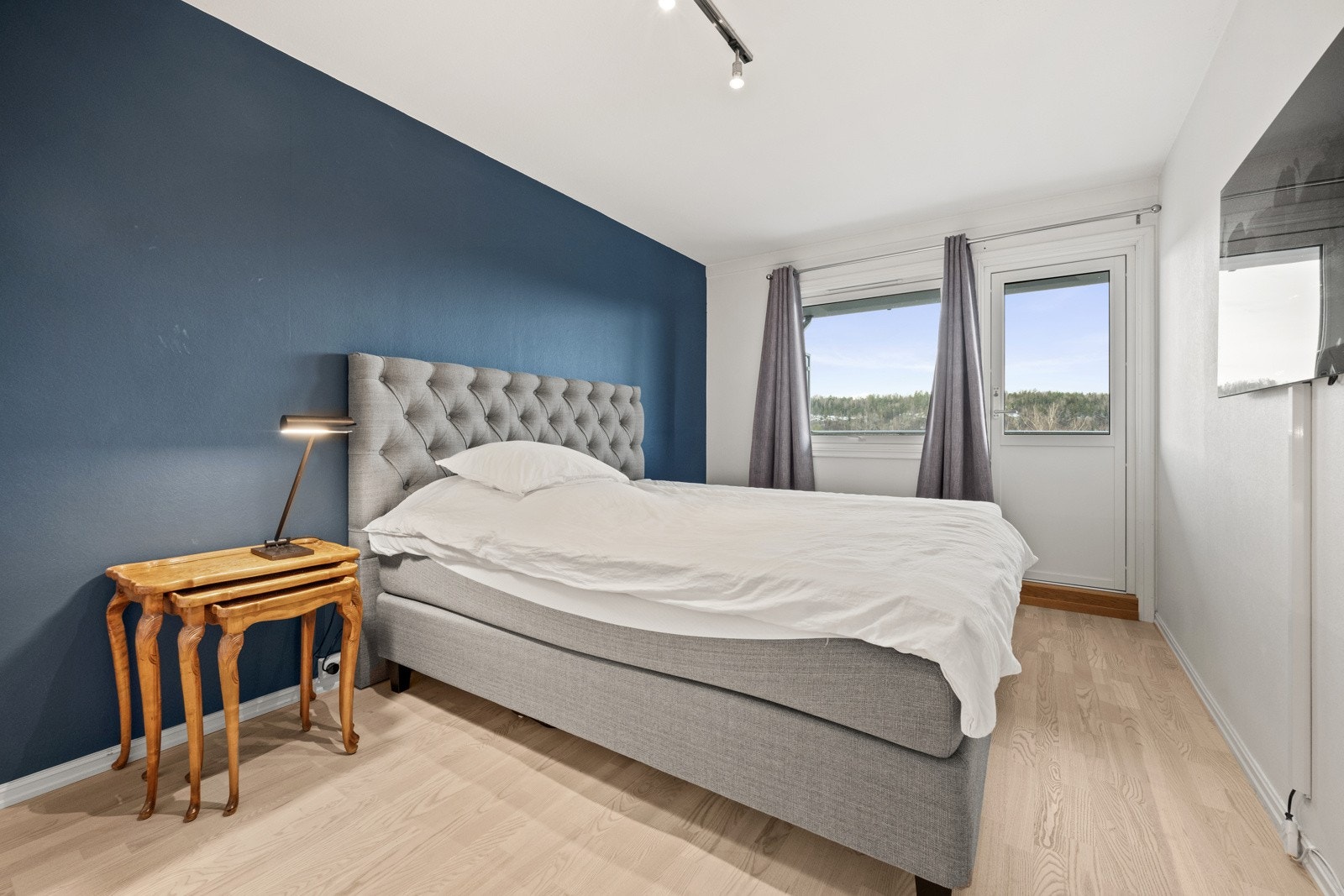 Hovedsoverom har utgang til balkong Galleribilde