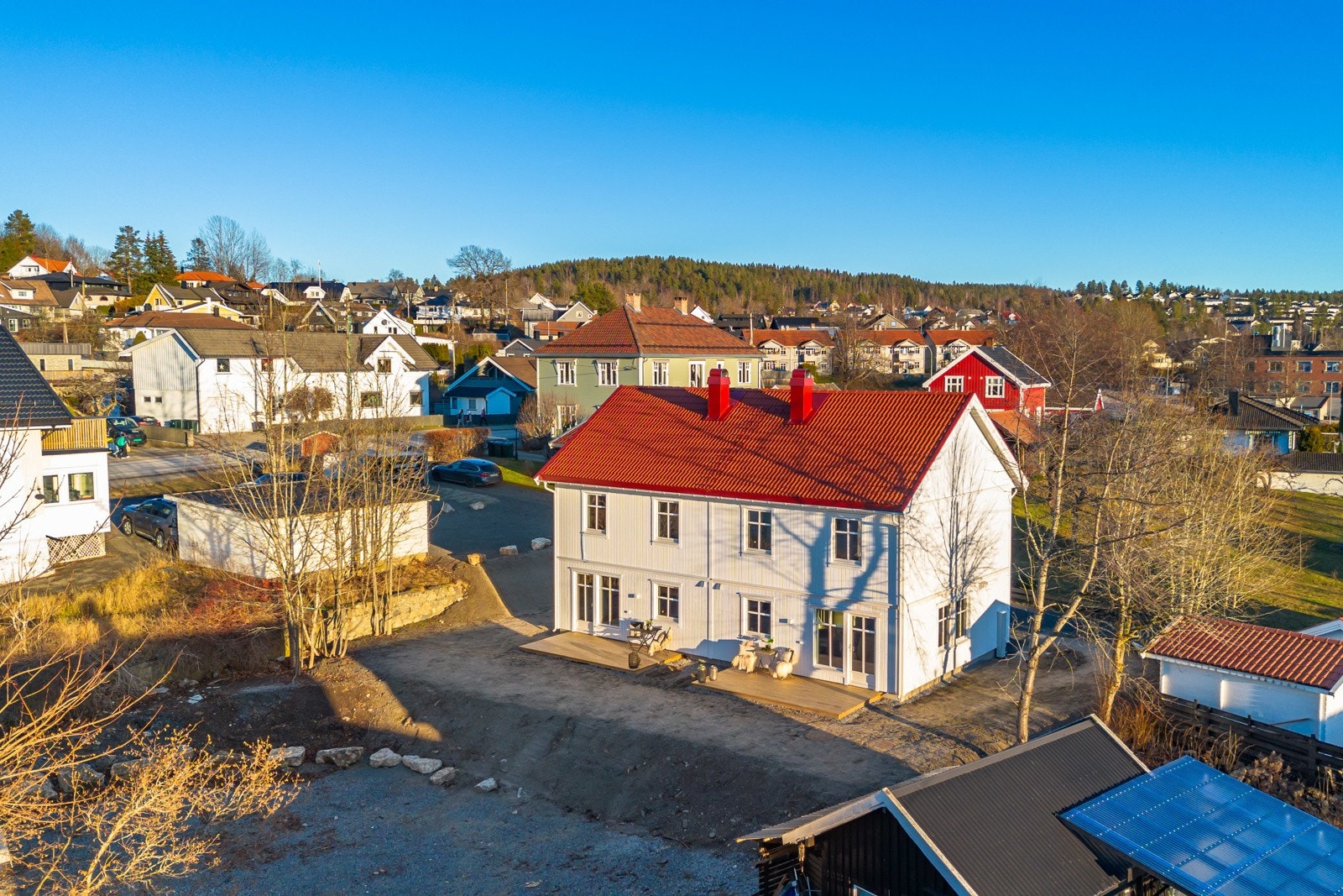 Boligen ligger meget sentralt på Konnerud med alle servicetibud i umiddelbar nærhet. Galleribilde