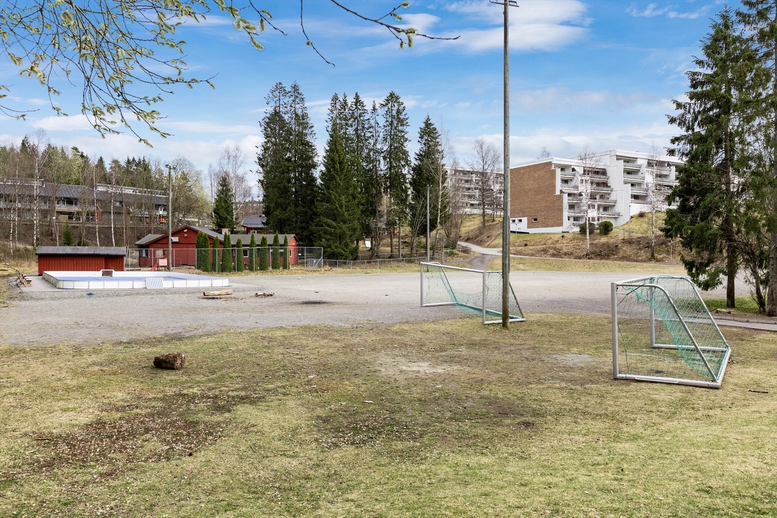 Her har du tilgang til vakre skogs- og turområder året rundt, med stier som fører til blant annet Bjønnåsen og Ramstadslottet Galleribilde
