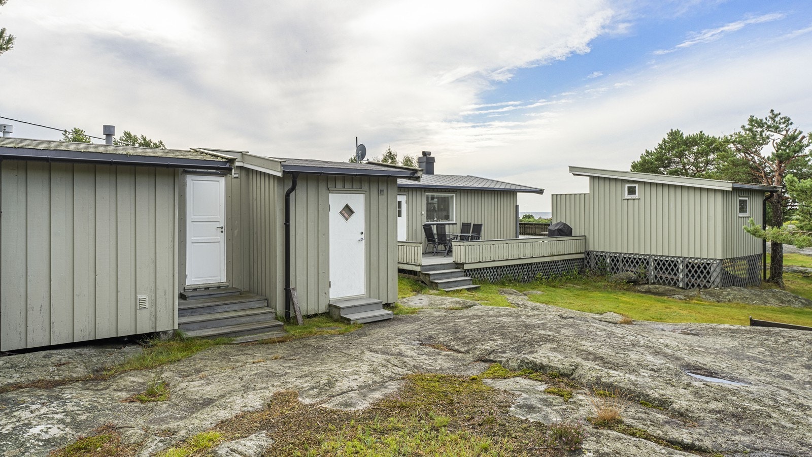 Frittstående bod. Det foreligger ikke dokumentasjon på deler av bod som er påbygd. Galleribilde