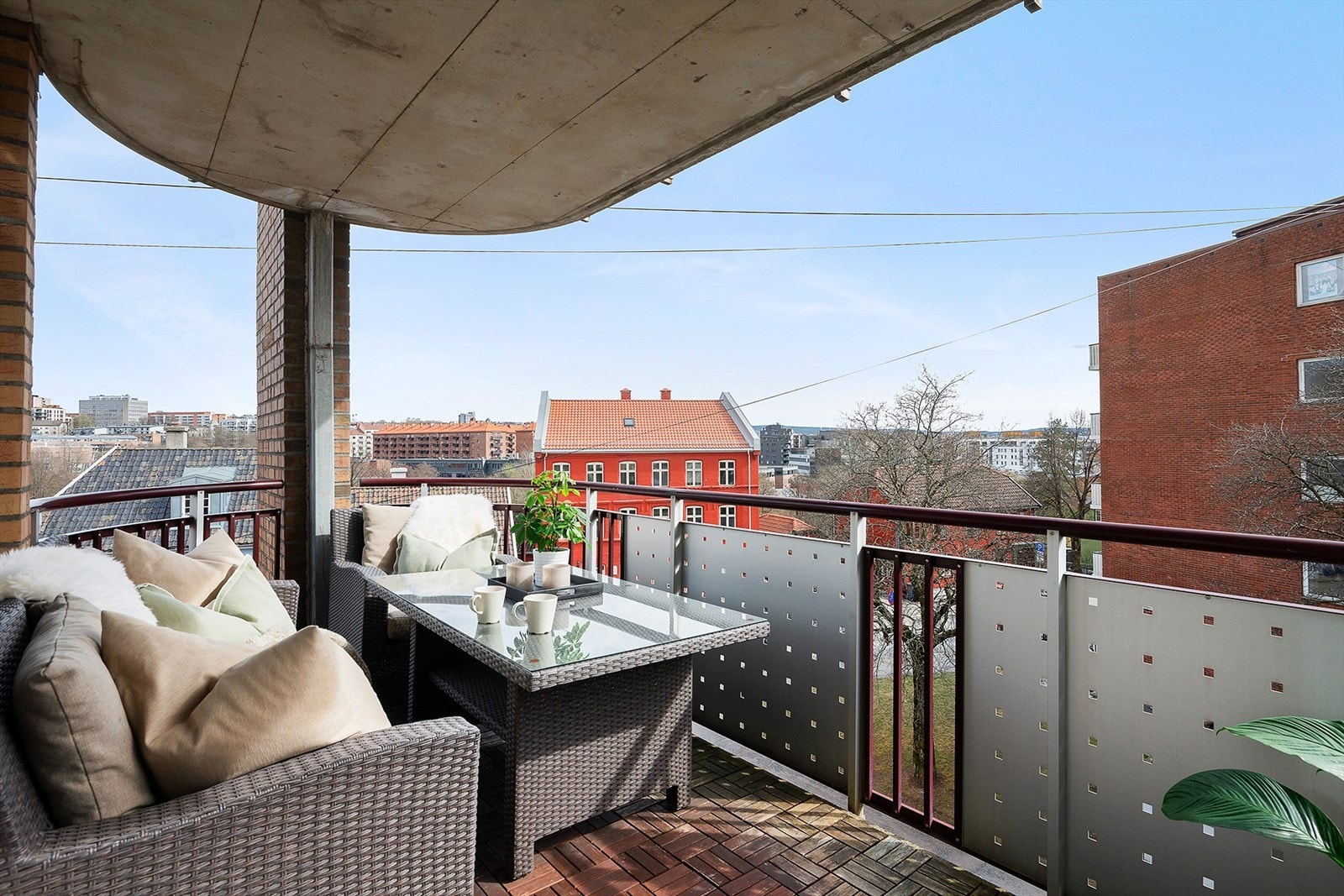 God plass for blant annet møblering og grill. Galleribilde