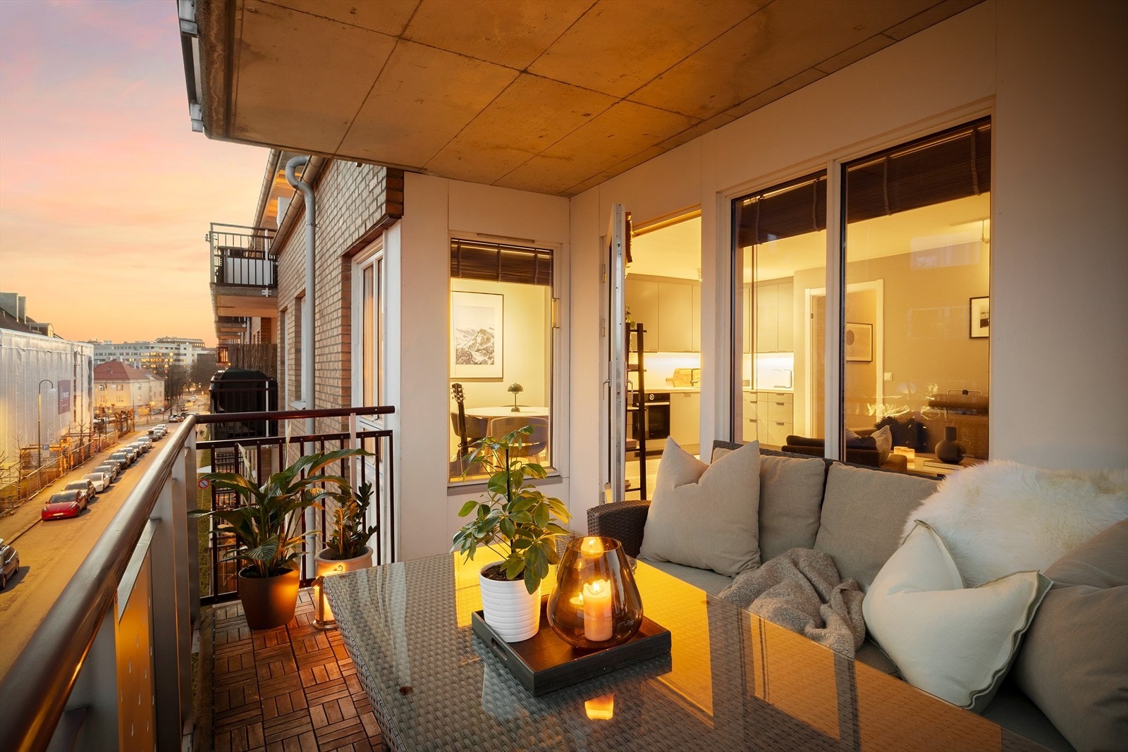 Området ellers byr på treningssenter, kafeer, fotballbaner, restauranter og matbutikker. Alt i umiddelbar nærhet! Galleribilde