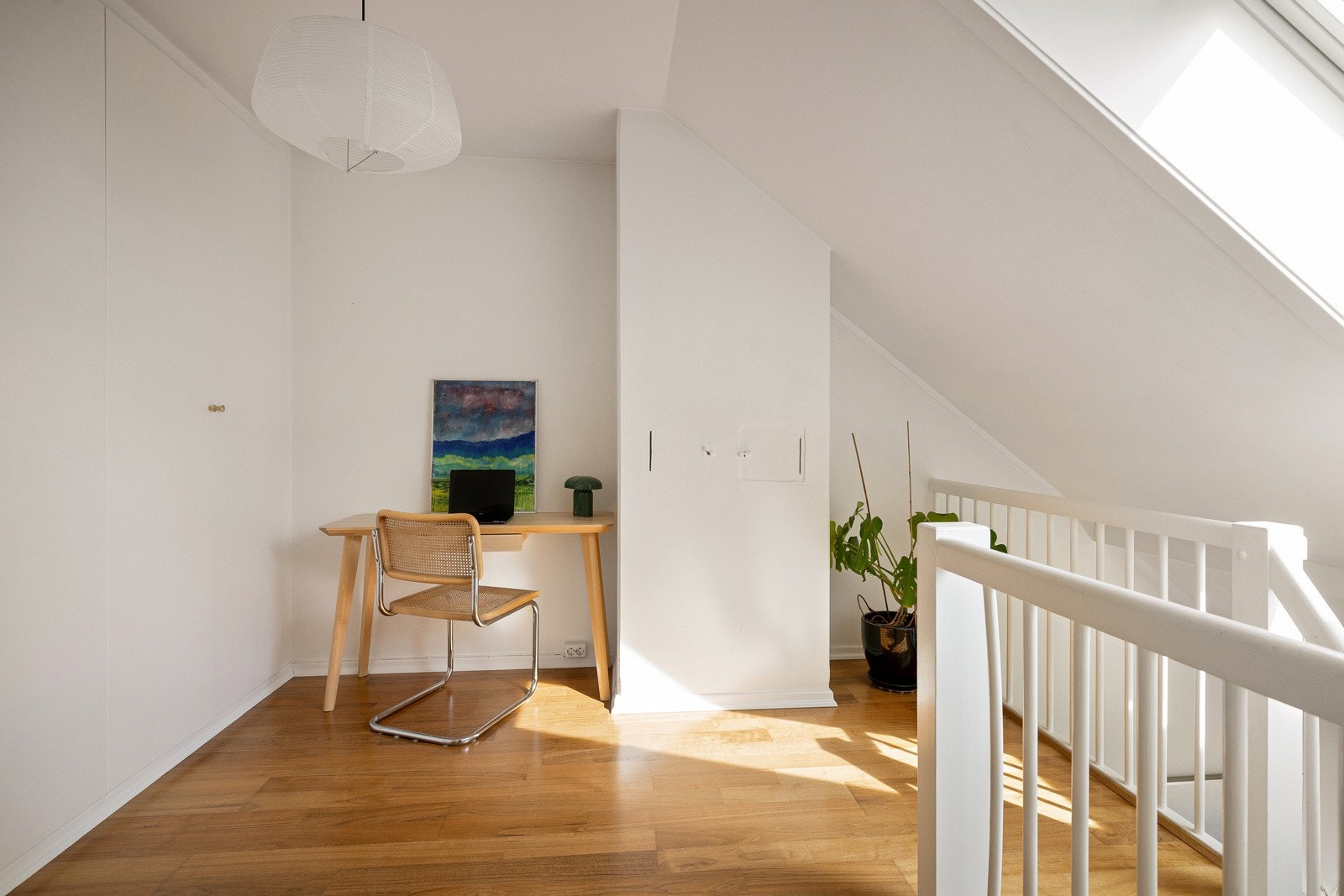 Arealet har flere bruksmuligheter og egner seg fint om f.eks. loftstue eller kontor. Herfra er det også tilgang til boligens soverom. Galleribilde
