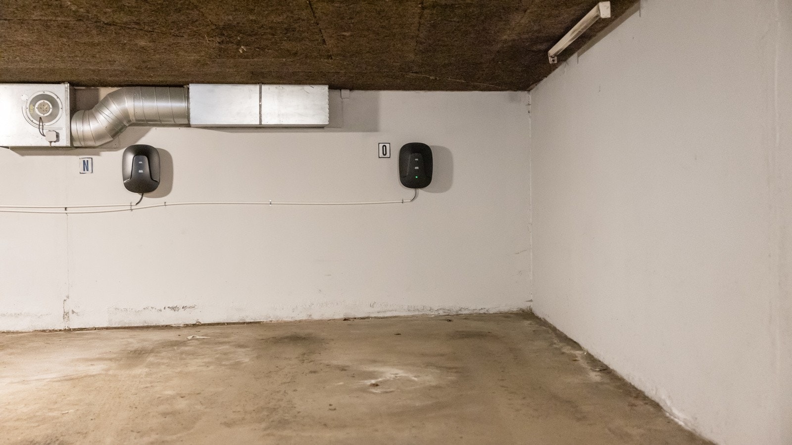 Det medfølger egen garasjeplass i parkeringskjeller med ideell andel 1/15 av seksjonsnummer 1 i sameiet. Galleribilde