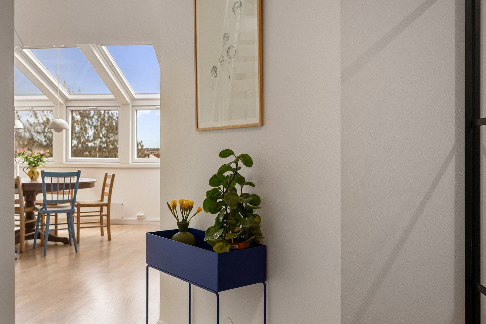 Entréen sørger for et flott førsteinntrykk av leiligheten. Galleribilde