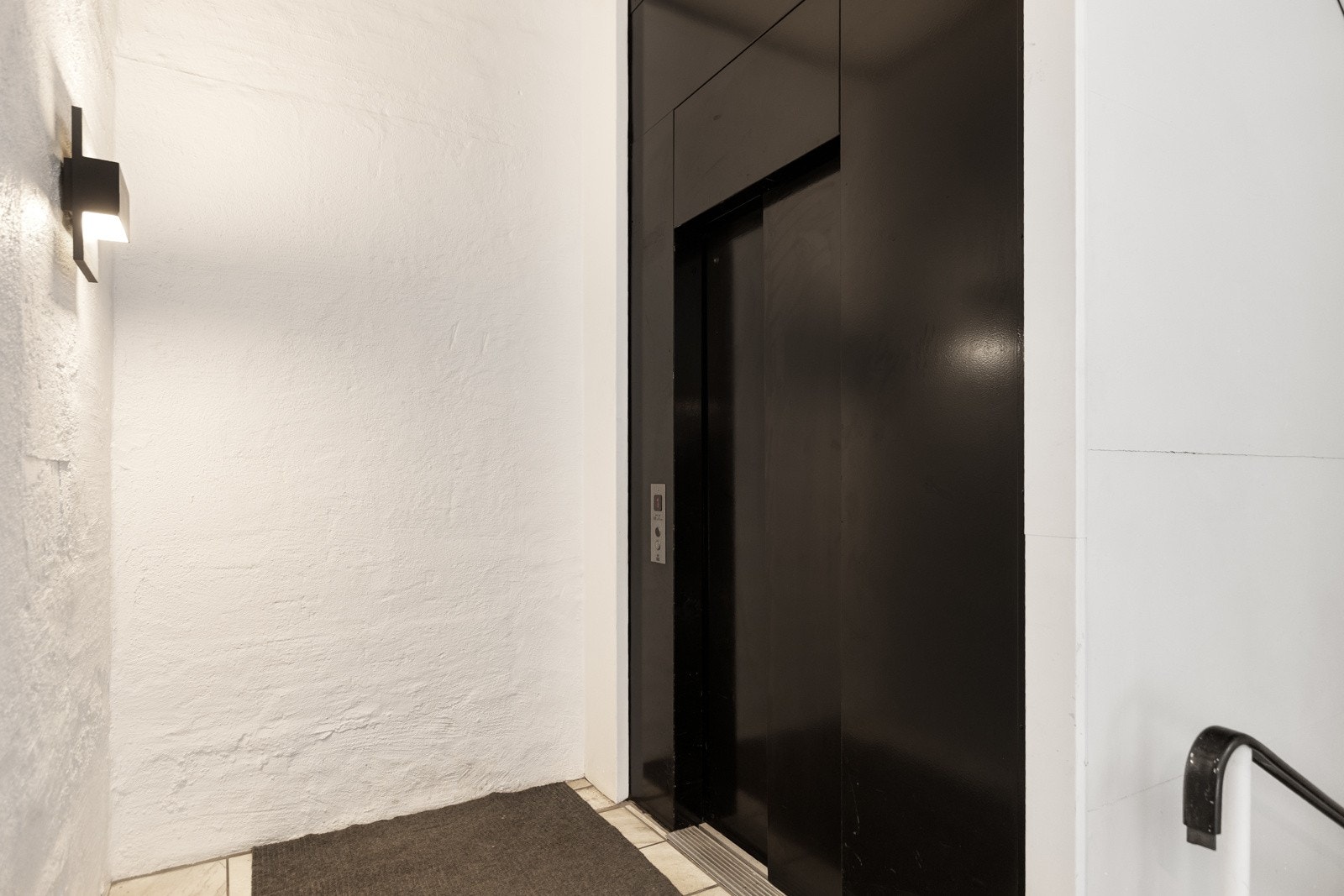 Heisen tar deg opp til 4. etasje Galleribilde